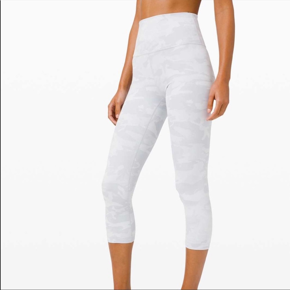 Today only!! Sale🎉Lululemon camo cropped 21’
